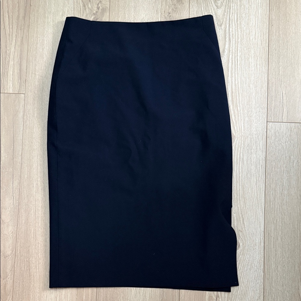 Womens Ann Taylor dark navy skirt size 2